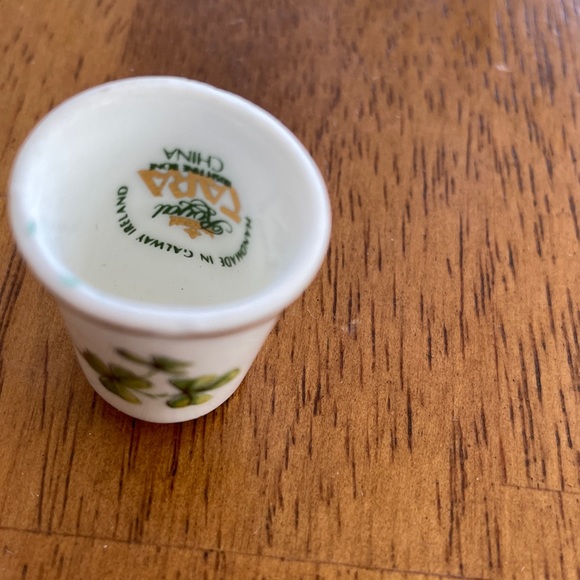 Royal Tara China thimble. - Picture 3 of 3